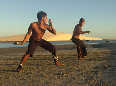 Brasil 19 Jericocoara entrenant capoeira