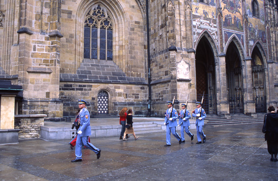 PRAGA 065 Canvi de guàrdia