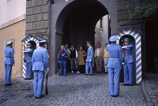 PRAGA 066 Canvi de guàrdia